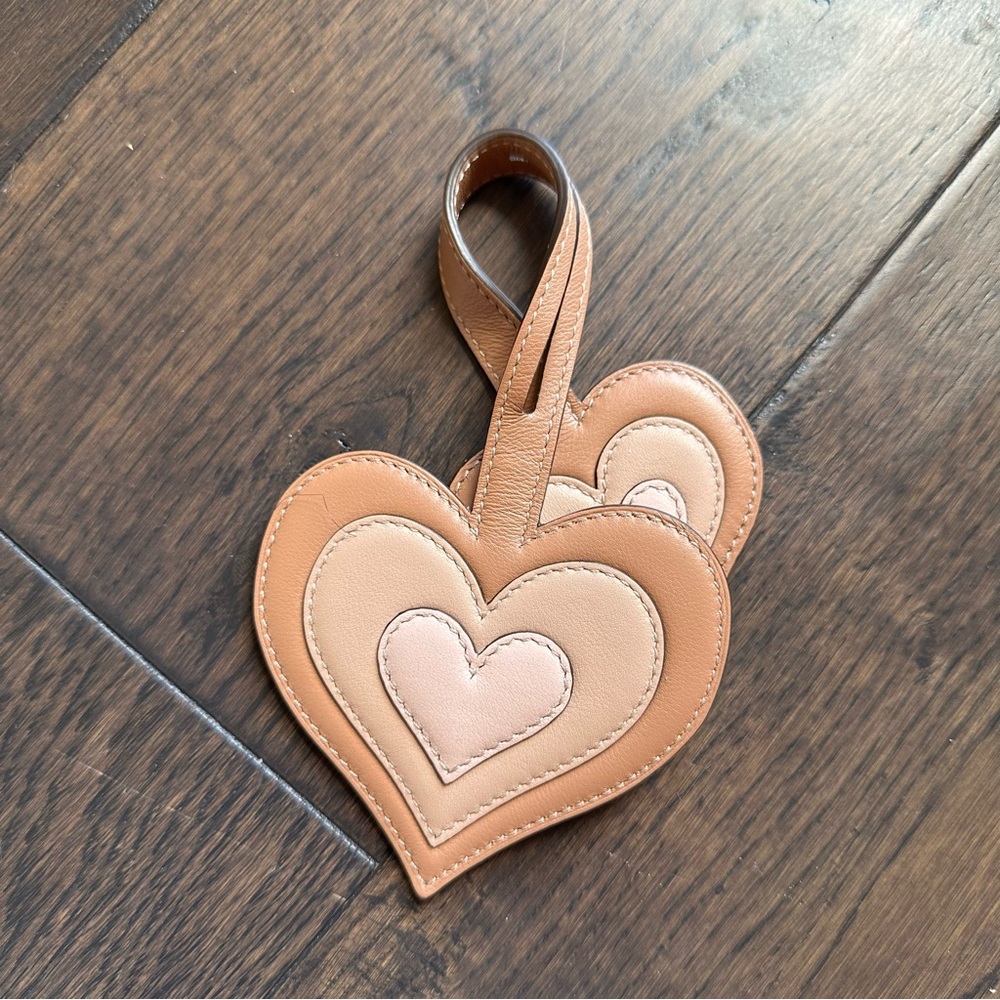 DELVAUX DOUBLE HEART-SHAPED LEATHER BAG CHARM